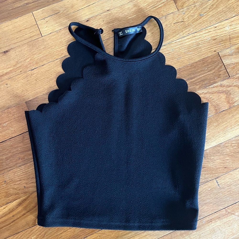 Black Scallop Neck Crop Tank